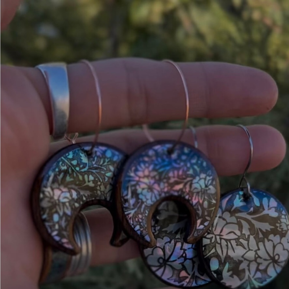Walnut and abalone earrings - Picture 3 of 3